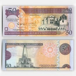 Банкнота 50 песо 2011 Доминиканская республика (сост. UNC)