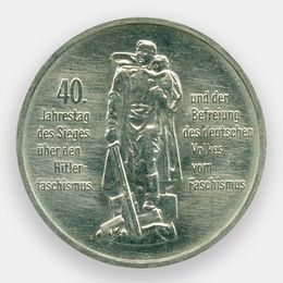 40 лет освобождения от фашизма 10 марок 1985 ГДР
